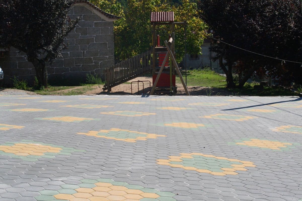 Pavê hexagonal, Mangualde
