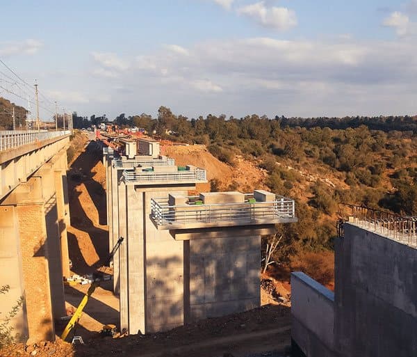 Viaduto sobre o rio Nififik, Mohammedia, Marrocos